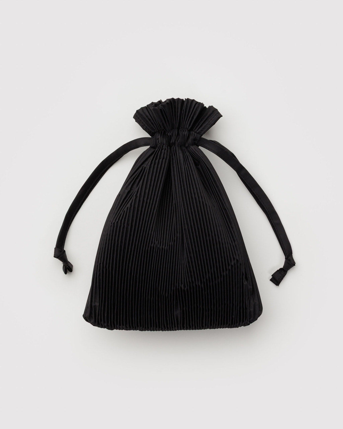 Pleated Baggu Black | Baggu Featured