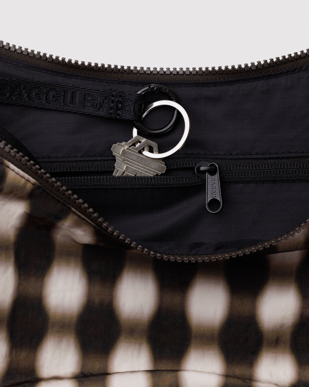 Medium Nylon Crescent Bag Blurred Gingham Brown | Baggu Classic