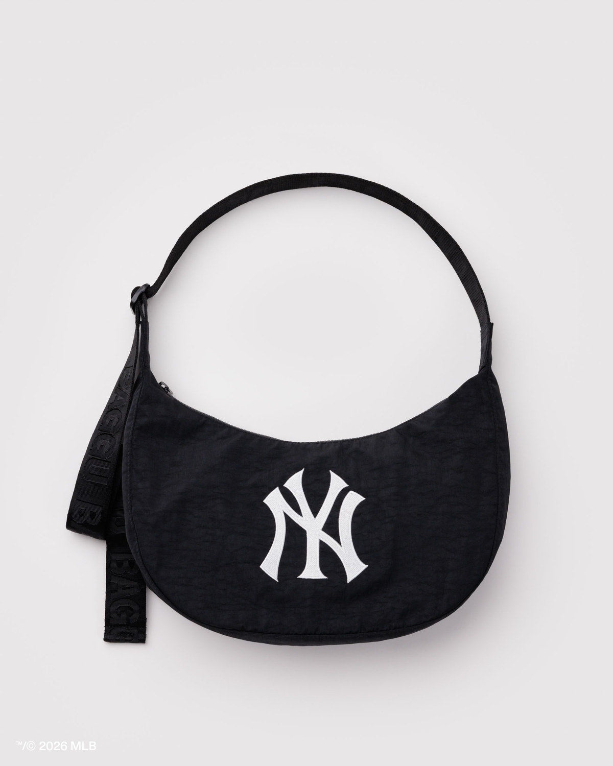 Medium Nylon Crescent Bag New York Yankees™ | Baggu Trusted