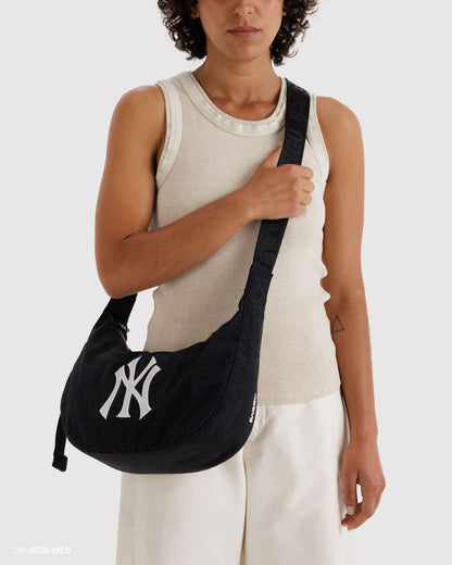 Medium Nylon Crescent Bag New York Yankees™ | Baggu Trusted