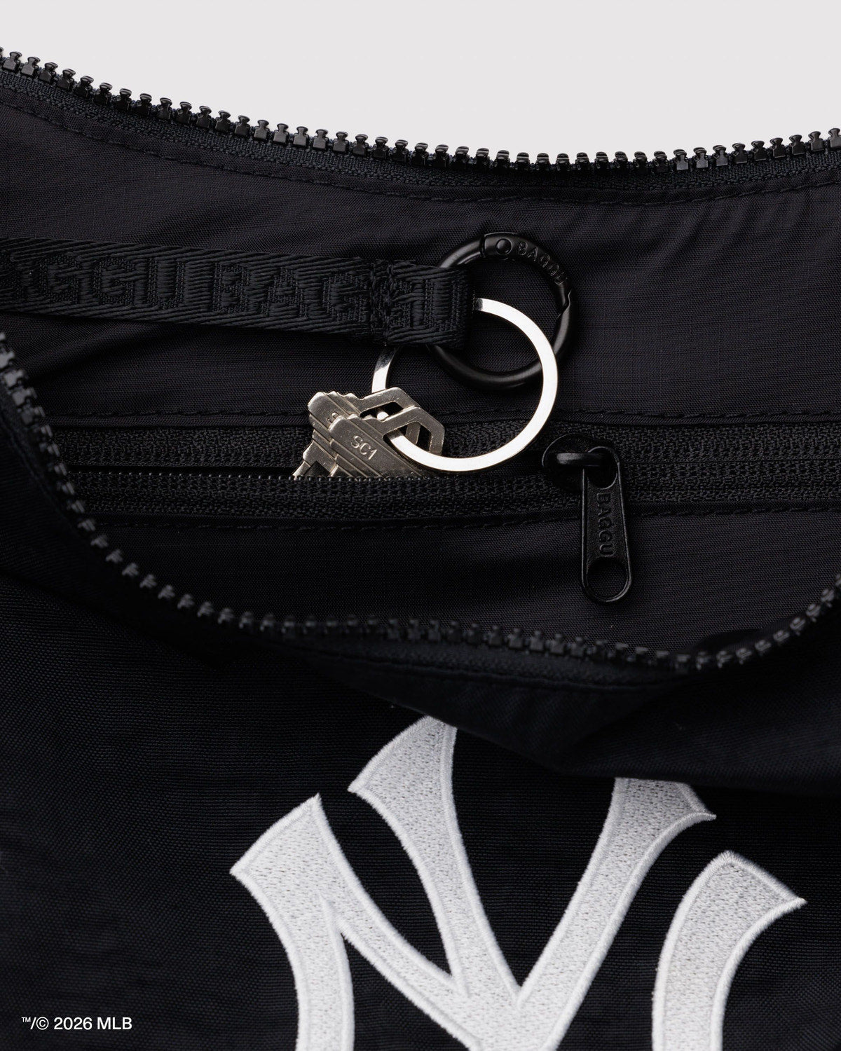 Medium Nylon Crescent Bag New York Yankees™ | Baggu Trusted