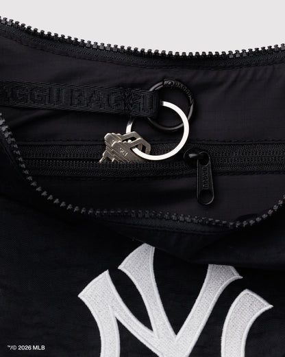 Medium Nylon Crescent Bag New York Yankees™ | Baggu Trusted
